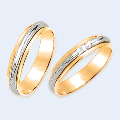 Wedding rings with a diamond 