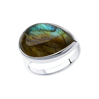 Women's ring with labradorite 