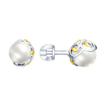 Stud earrings with pearl 