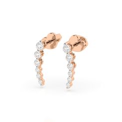 Stud earrings with diamonds 