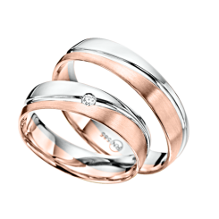 Wedding rings with a diamond 