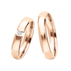 Wedding rings with a diamond 