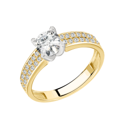 Women's ring with zirconia 