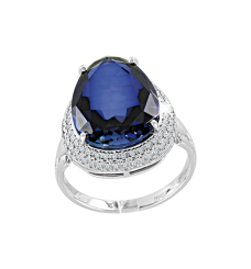 Women's ring with diamonds and sapphire 