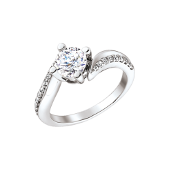 Women's ring with zirconia 
