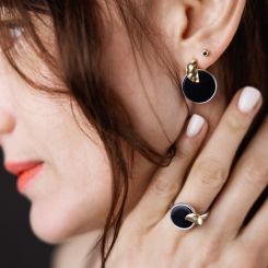 Women's ring with onyx 