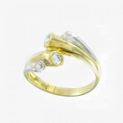 Women's ring with zirconia 