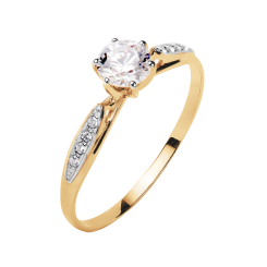 Women's ring with zirconia 
