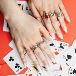 Retro rings with the charm of past times – find your piece of jewelry with a story! 