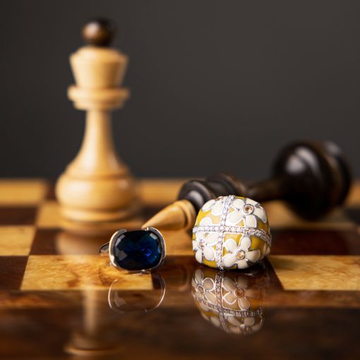 Ретро-шарм с уверенной элегантностью — украшения с характером для стильных образов. 