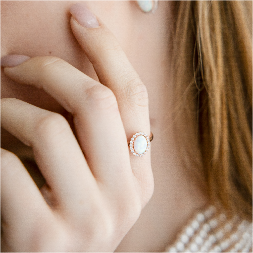 Women's ring with opal and zirconia 