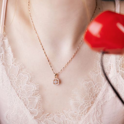 Pendant with zirconia 