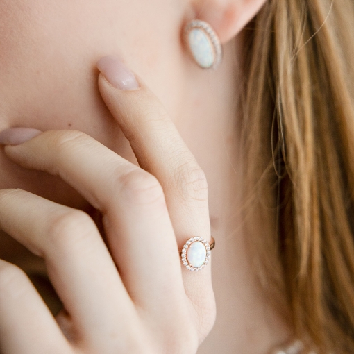 Damenring mit Opal und Zirkonia 