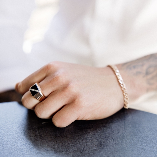 Herrenring mit Onix und Zirkonia 