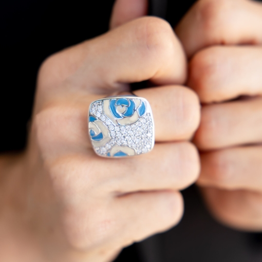 Women's ring with enamel and zirconia 