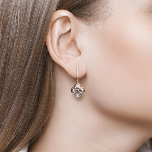 Ohrhänger Blume mit farblosen und schwarzen Brillanten 