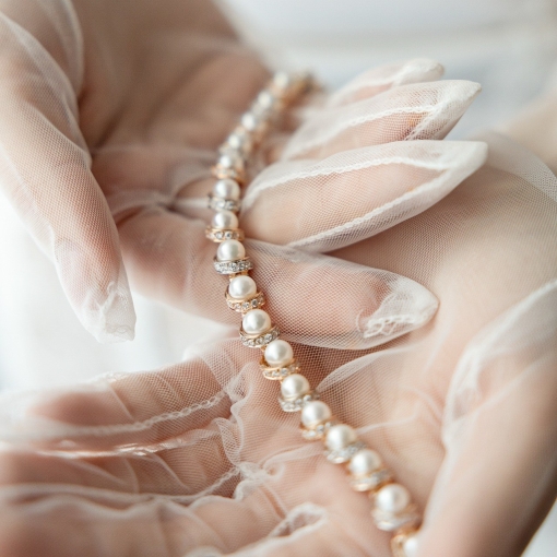 Collier oder als Armband mit Perlen und Zirkonia 50 cm ca. 34,2 gr.