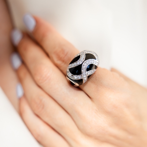 Damenring mit Onyx und Zirkonia 