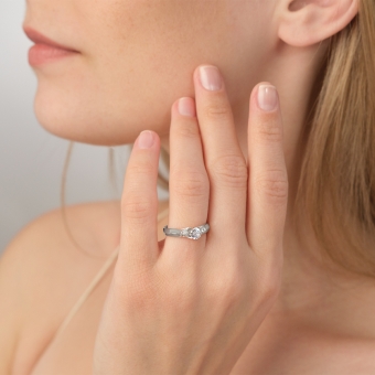 Damenring mit Zirkonia 