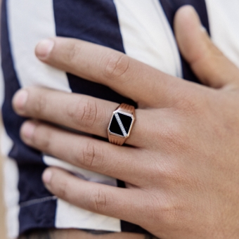 Herrenring mit Onix und Zirkonia 