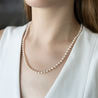 Necklace with pearls 