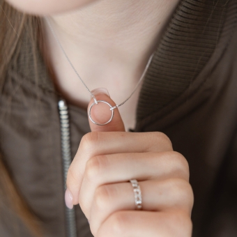 Necklace with zirconia 