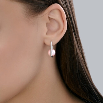 Earrings with pearl 