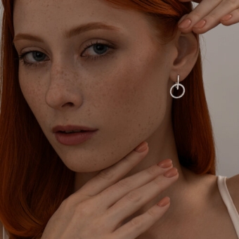 Earrings with zirconia 