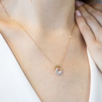 Necklace with zirconia 