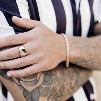 Herrenring mit Onix und Zirkonia 