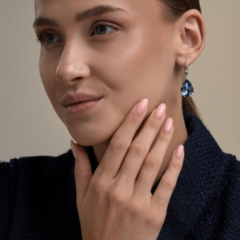 Earrings with crystal 