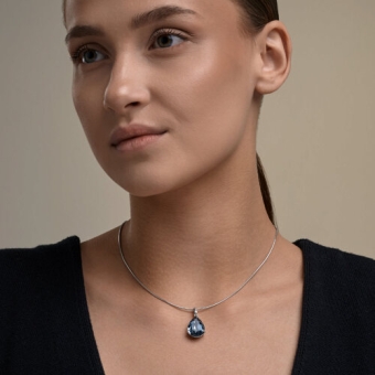 Pendant with crystal 