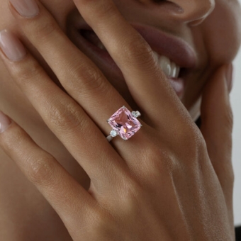 Women’s ring with sitall and zirconia 