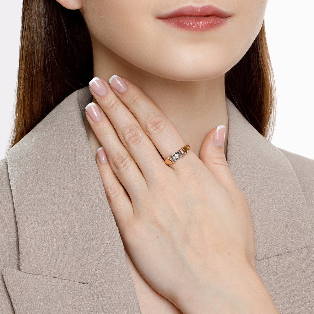 Women's ring with diamonds 