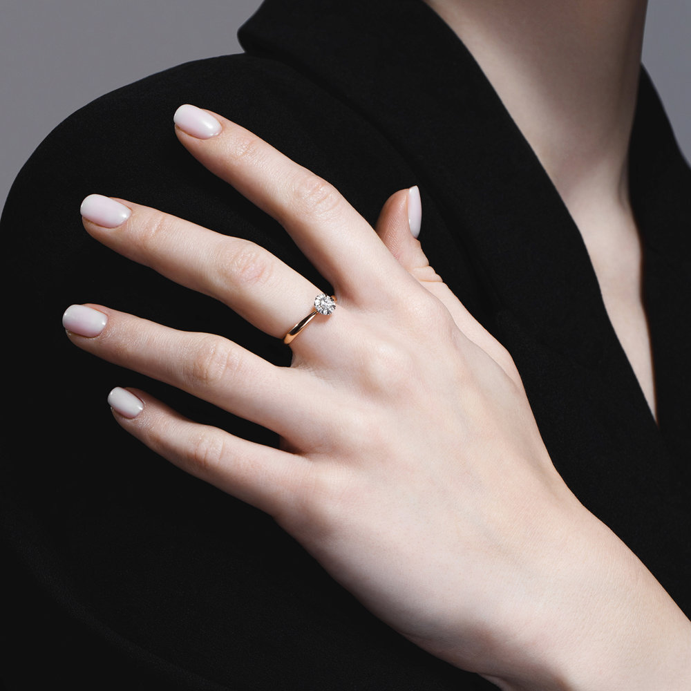 Women's ring with diamonds 