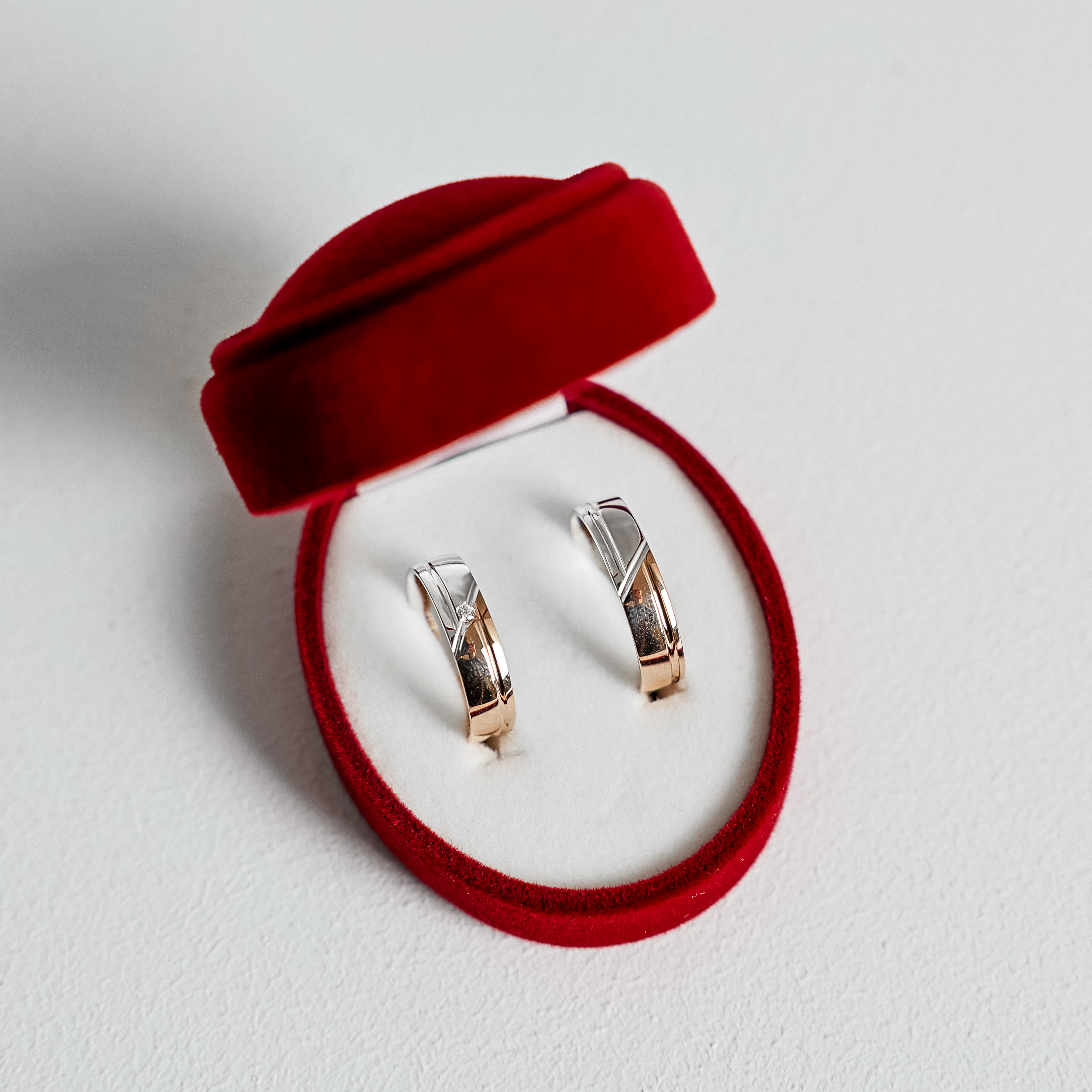 Wedding rings with diamond 