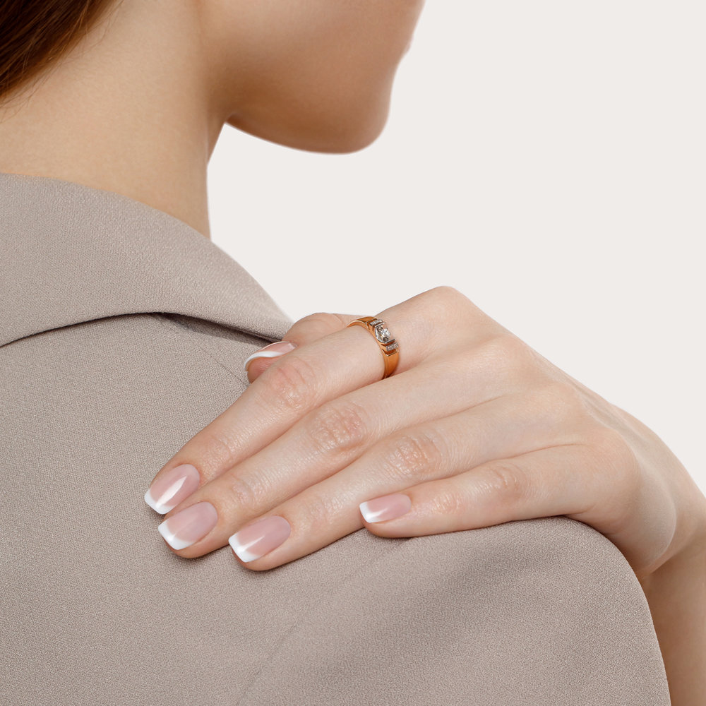 Women's ring with diamonds 