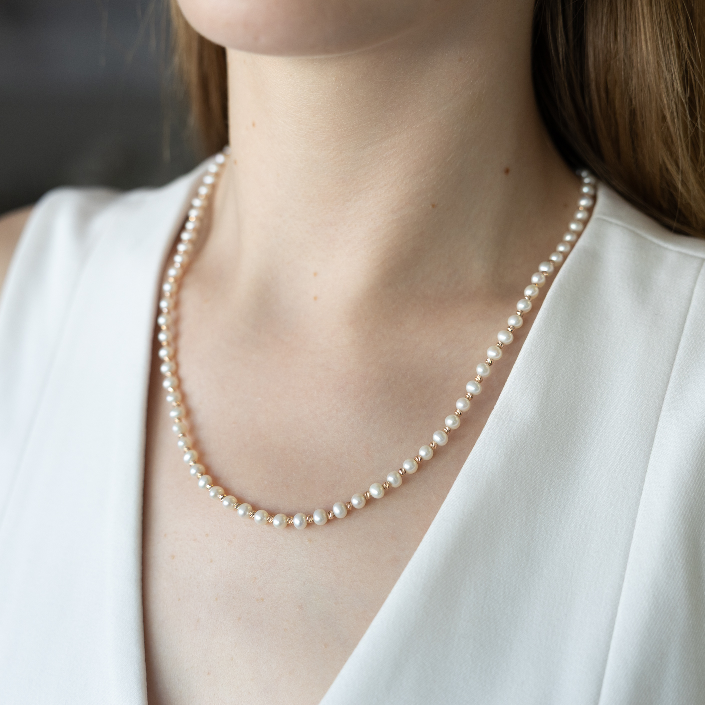 Necklace with pearls 