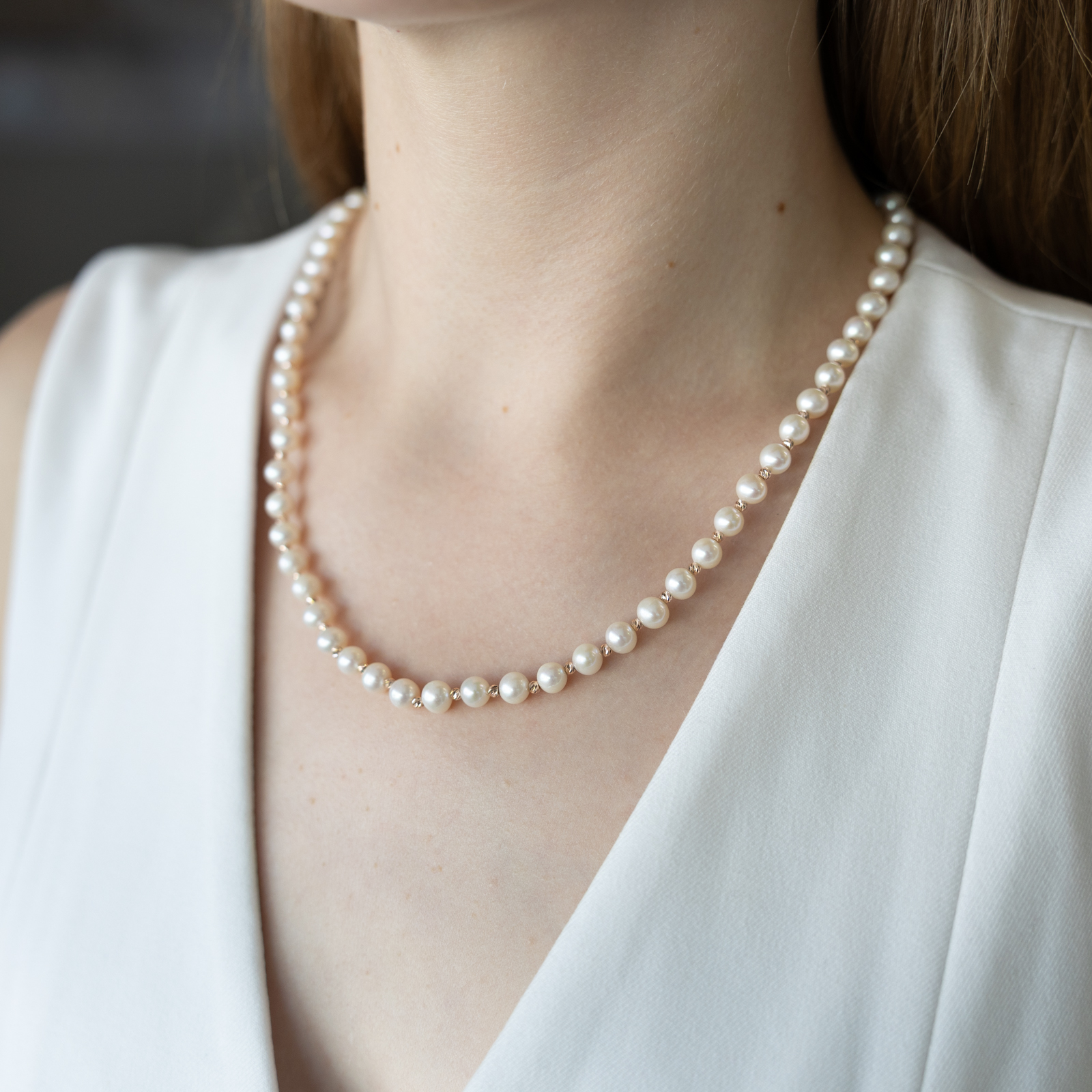 Necklace with pearls 