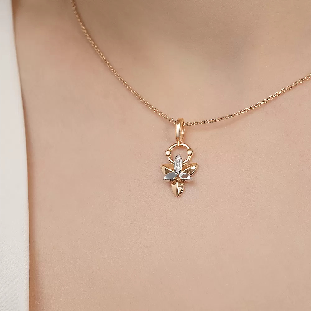 Pendant with diamonds 