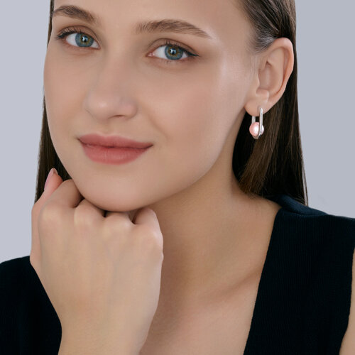 Earrings with pearl 