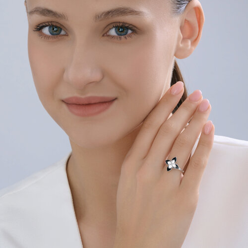 Women's ring with zirconia and enamel 