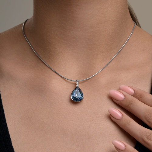 Pendant with crystal 